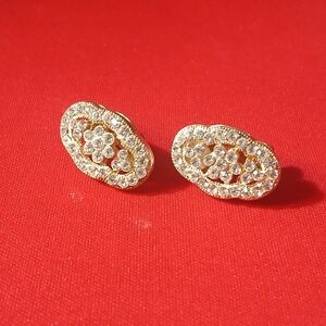 A pair of crystal stone oval clip-on earings